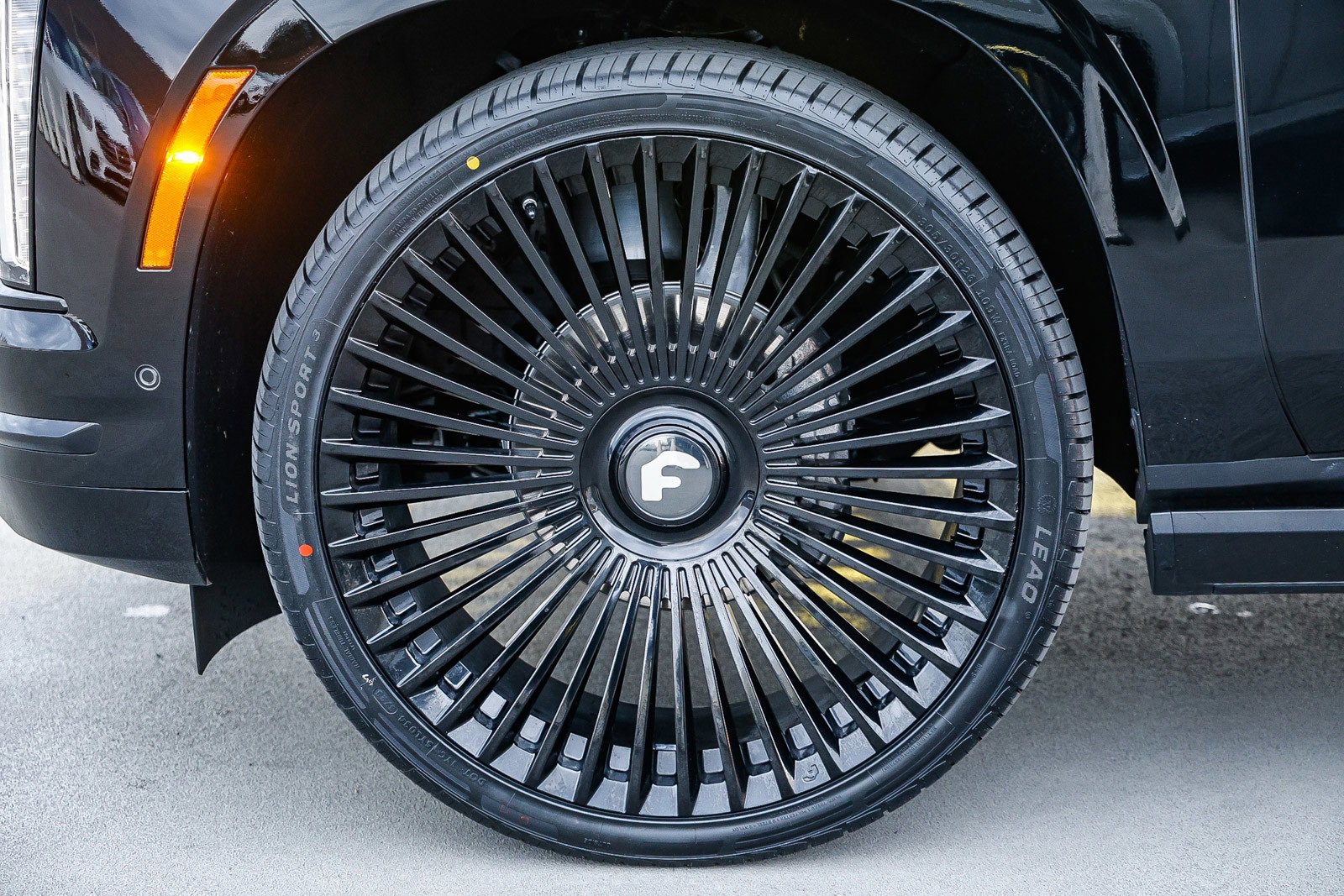 Used 2025 Cadillac Escalade Sport Platinum image 9