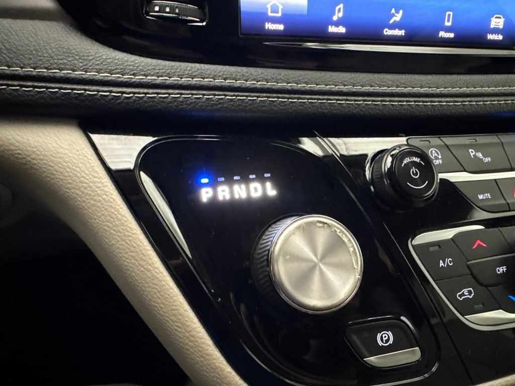Used 2021 Chrysler Pacifica Touring-L FWD image 35
