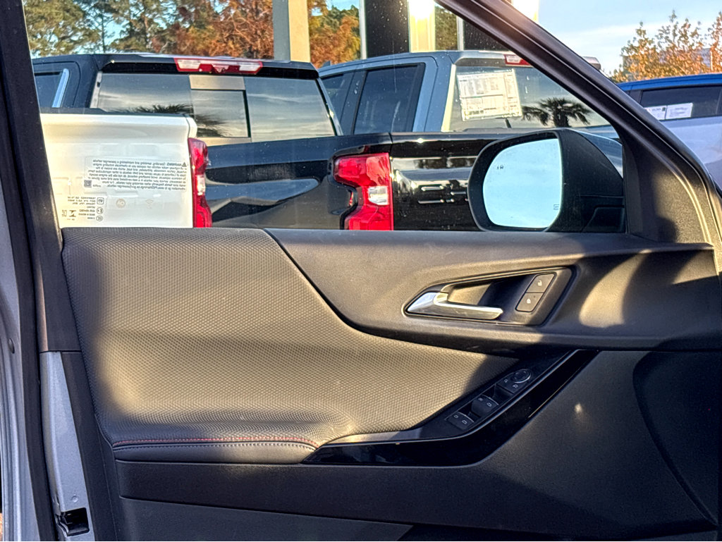 Used 2025 Chevrolet Equinox RS image 11