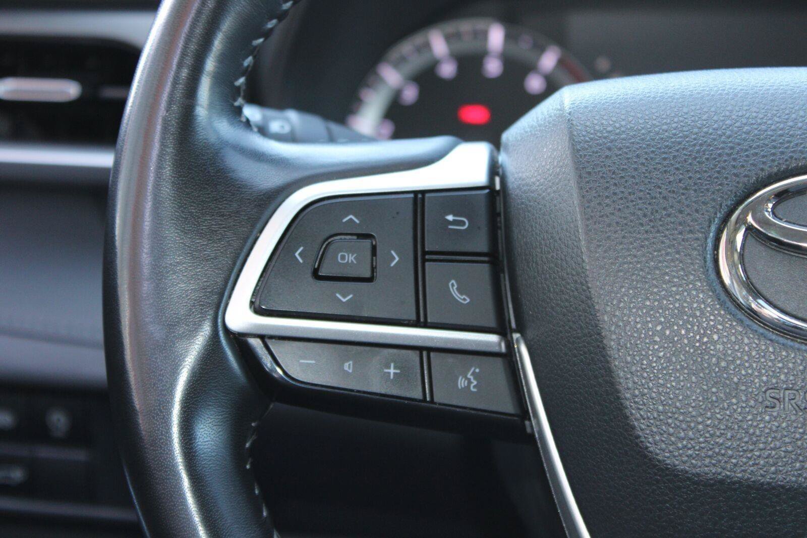 Used 2023 Toyota Highlander LE AWD/4WD image 28