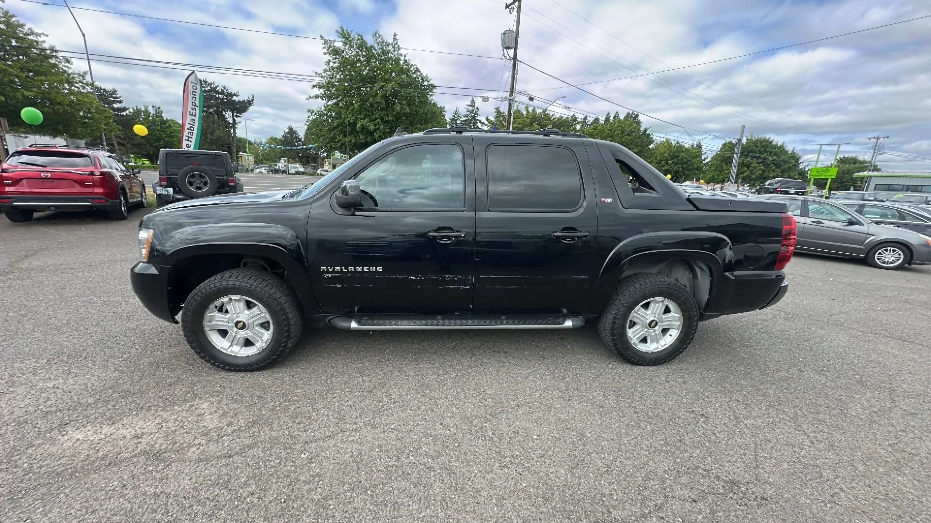 Used 2011 Chevrolet Avalanche LT w/ Luxury Package AWD/4WD image 6