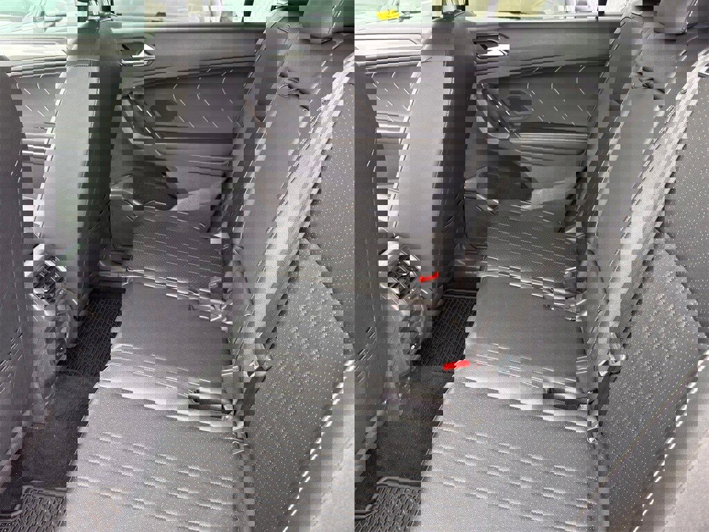 Used 2023 Volkswagen Tiguan SE image 31