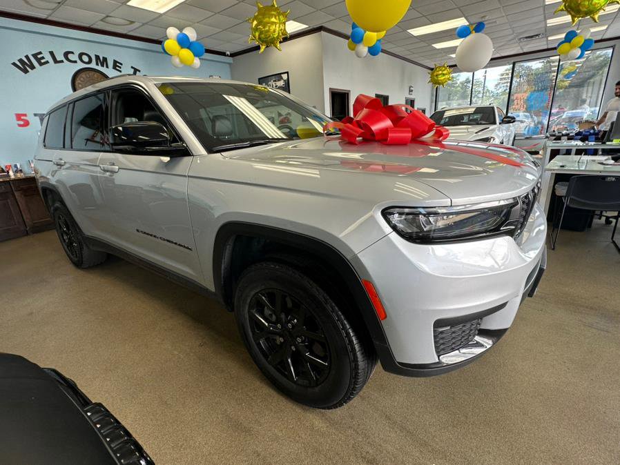 Used 2024 Jeep Grand Cherokee L Laredo AWD/4WD image 12