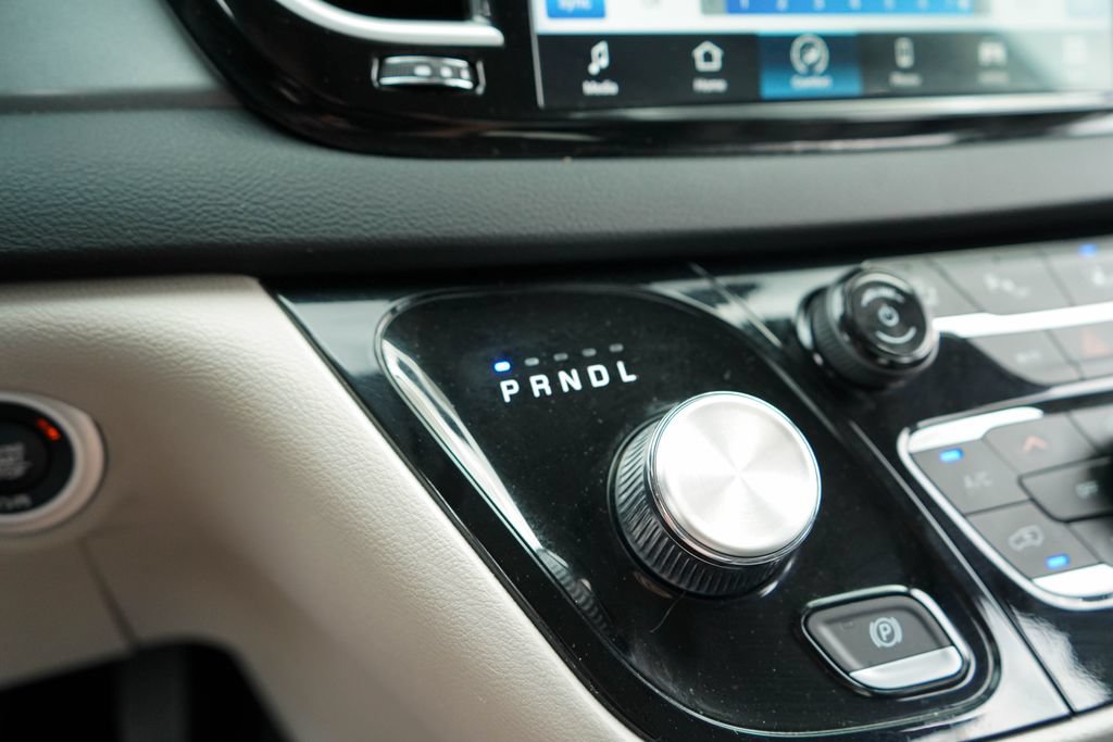 Used 2024 Chrysler Pacifica Touring-L FWD image 32