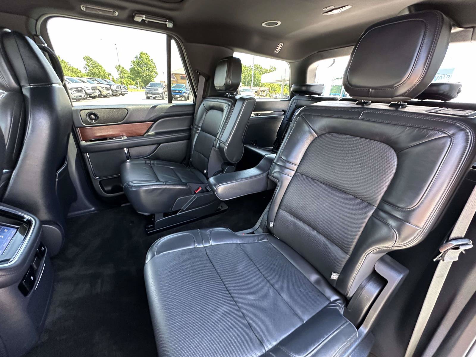 Used 2022 Lincoln Navigator Reserve w/ Monochromatic Package AWD/4WD image 25