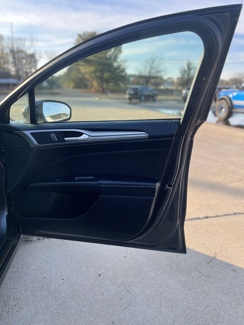Used 2019 Ford Fusion SE image 25