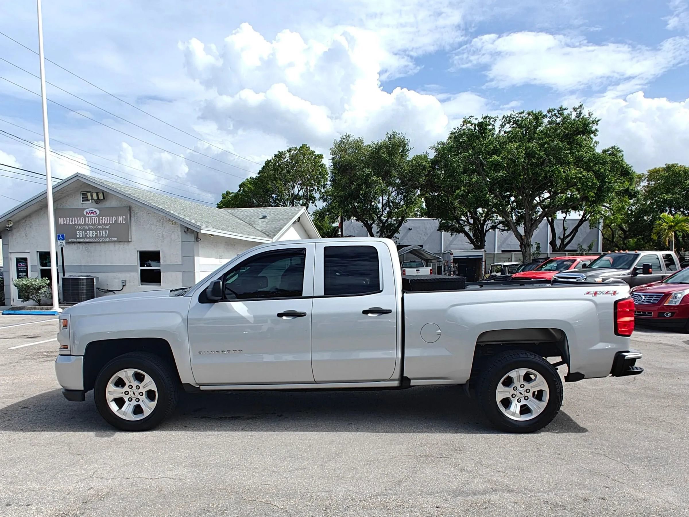 Used 2017 Chevrolet Silverado 1500 Custom w/ Custom Convenience Package AWD/4WD image 4