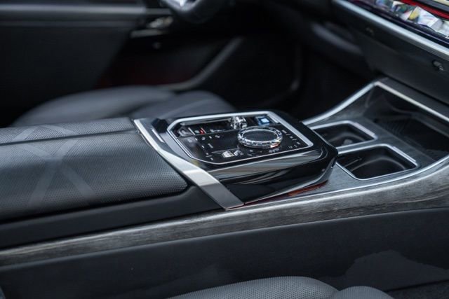 Used 2024 BMW i7 eDrive50 image 36