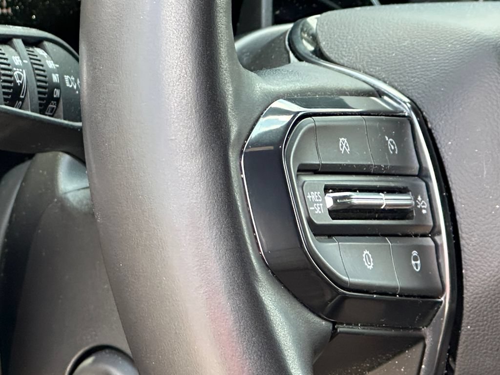 Used 2025 GMC Yukon Denali Ultimate AWD/4WD image 28