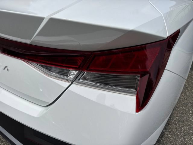Used 2025 Hyundai Elantra SE FWD image 28