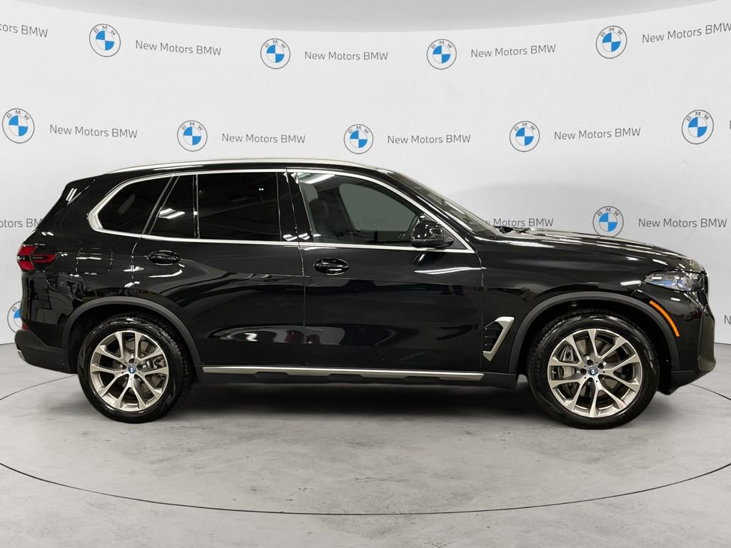 Used 2025 BMW X5 xDrive50e w/ Parking Assistance Package image 6