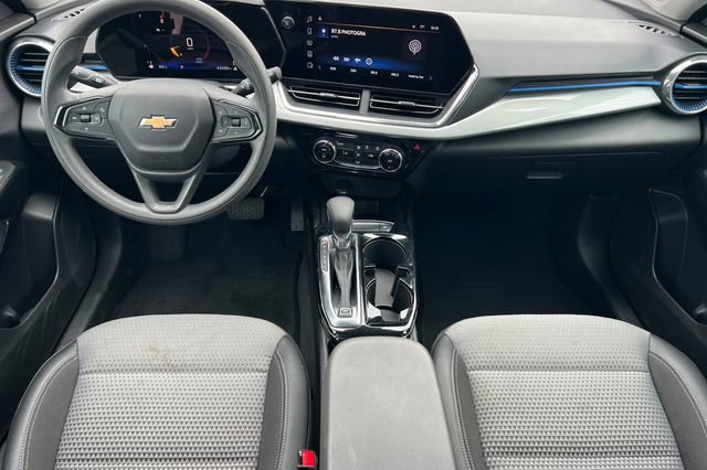 Used 2025 Chevrolet Trax LT FWD image 15