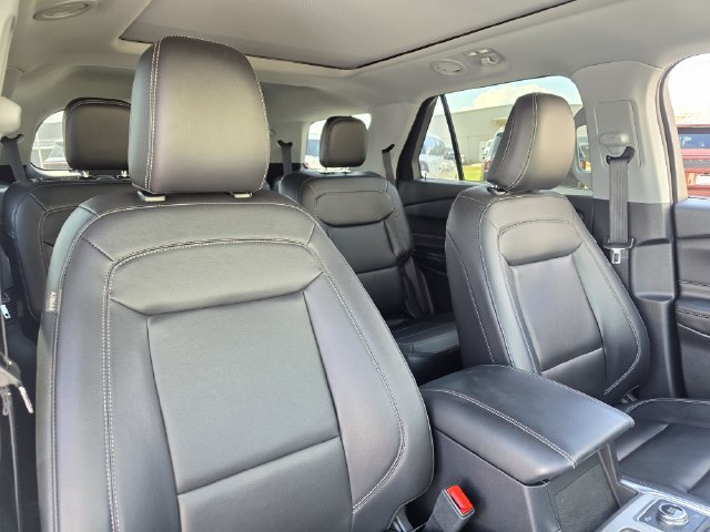 Used 2021 Ford Explorer XLT w/ Equipment Group 202A AWD/4WD image 29