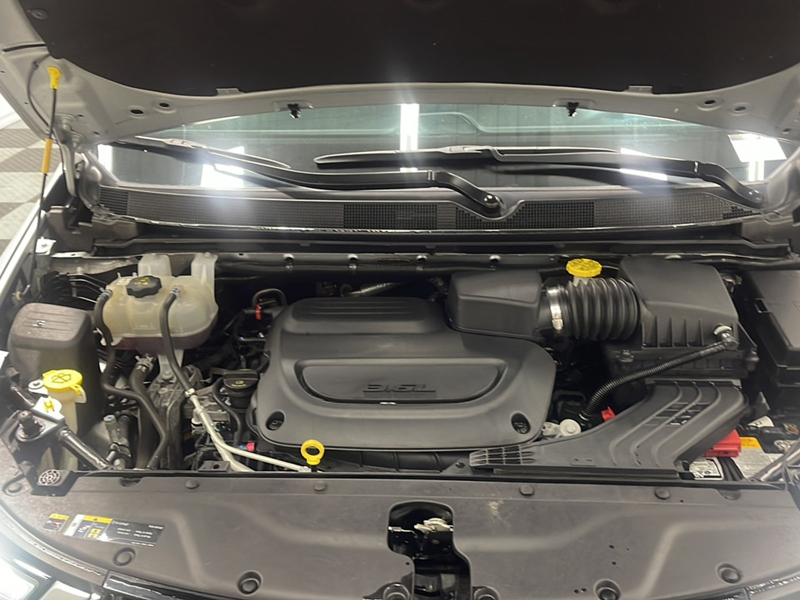 Used 2024 Chrysler Pacifica Touring-L FWD image 26