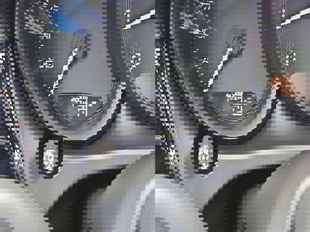 Certified 2025 Porsche Macan image 14