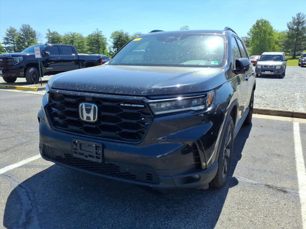 Certified 2025 Honda Pilot Black Edition image 4