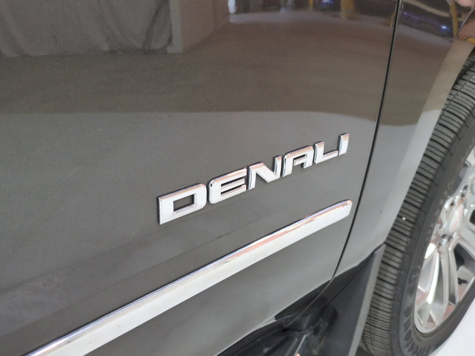 Used 2019 GMC Yukon Denali w/ Open Road Package AWD/4WD image 3