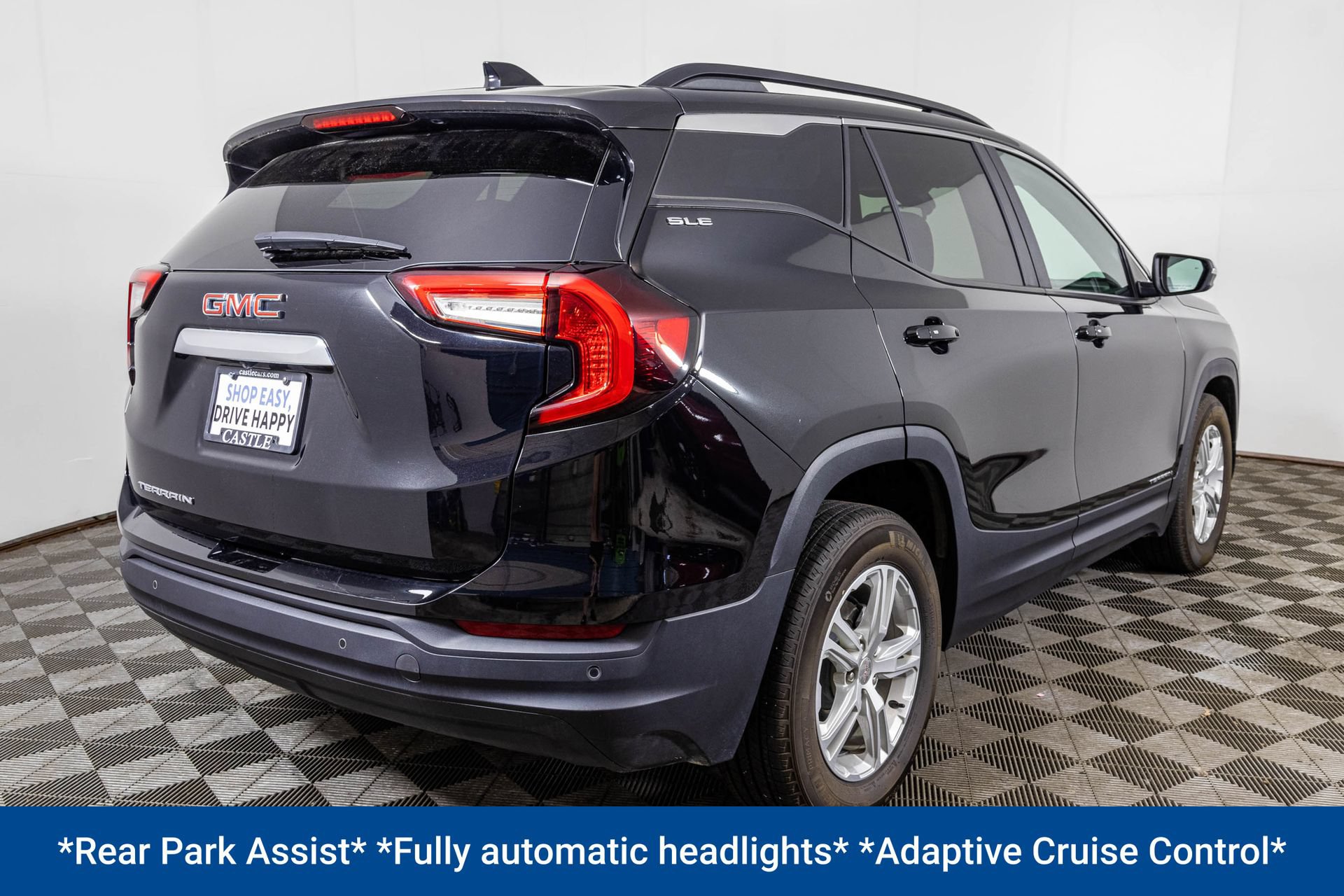 Used 2023 GMC Terrain SLE w/ Driver Convenience Package FWD image 18