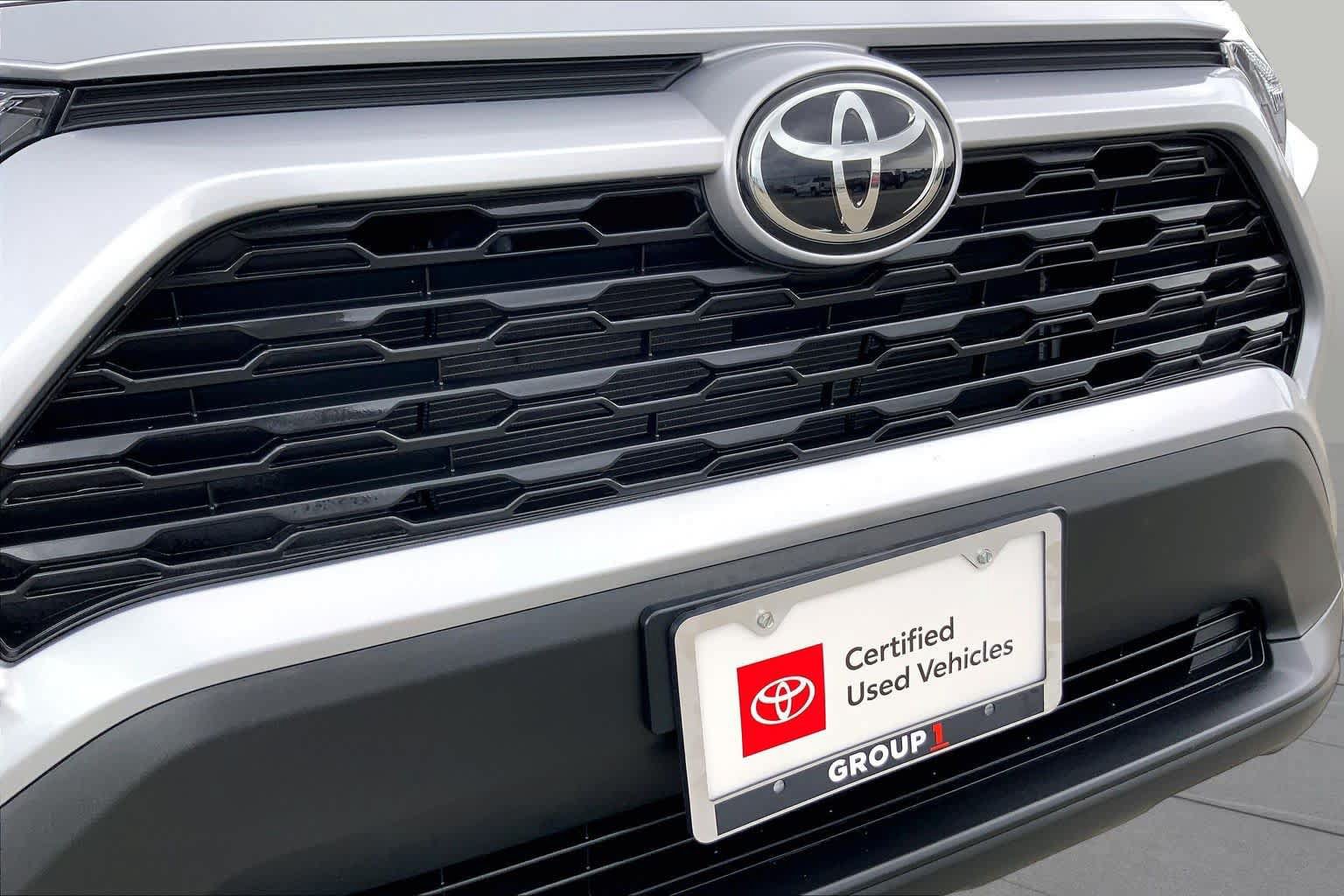 Certified 2025 Toyota RAV4 LE FWD image 29