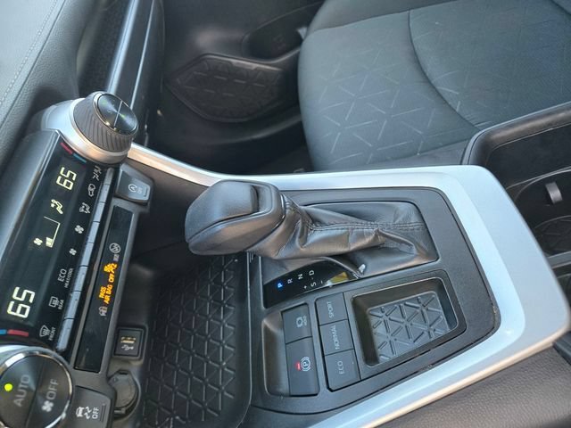 Used 2024 Toyota RAV4 XLE FWD image 16
