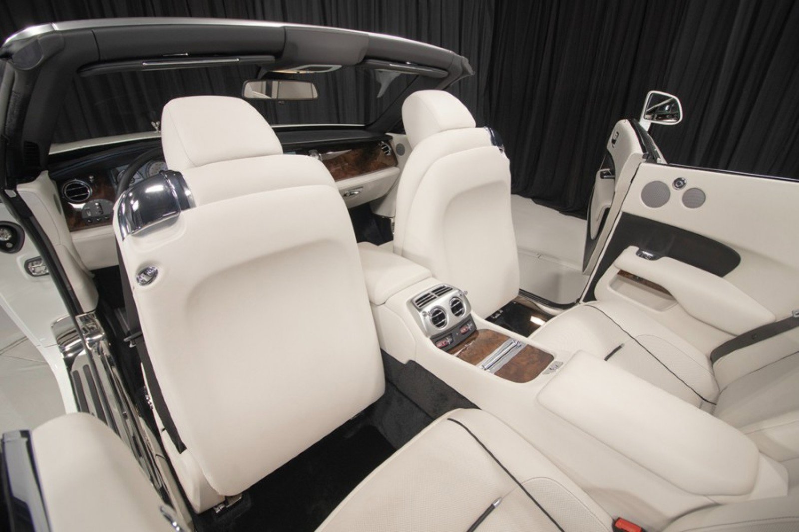 Used 2017 Rolls-Royce Dawn image 43