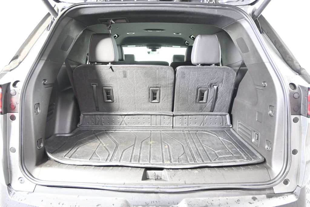 Used 2023 Chevrolet Traverse LT w/ LT Premium Package AWD/4WD image 16