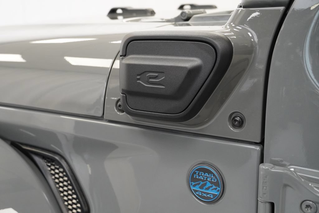 Used 2023 Jeep Wrangler Unlimited Sahara AWD/4WD image 34