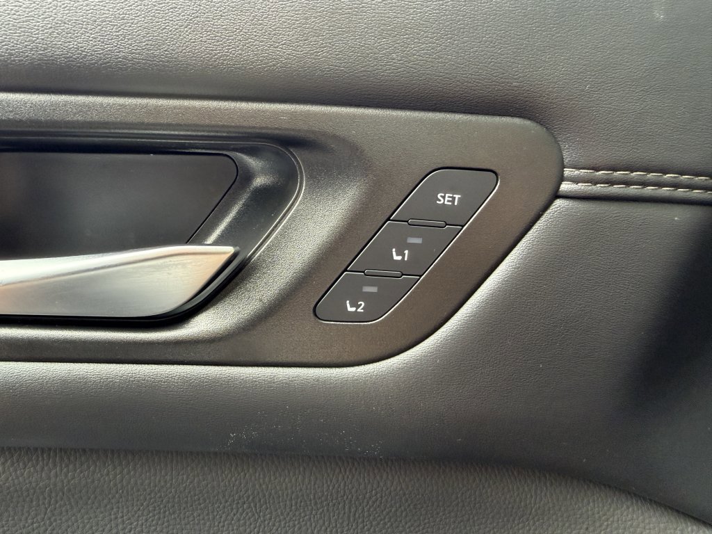 Used 2024 Nissan Pathfinder Platinum w/ Cargo Package image 28