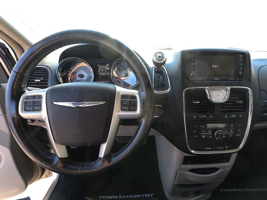 Used 2015 Chrysler Town & Country Touring w/ Driver Convenience Group FWD image 14