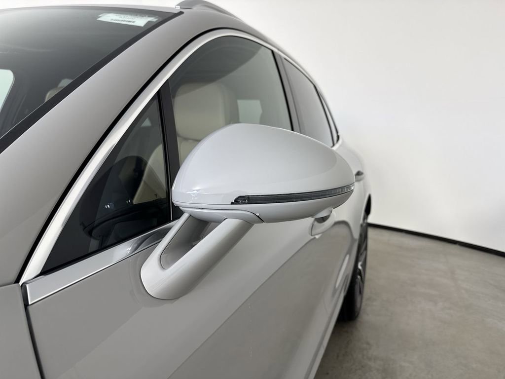 New 2026 Porsche Macan AWD/4WD image 12