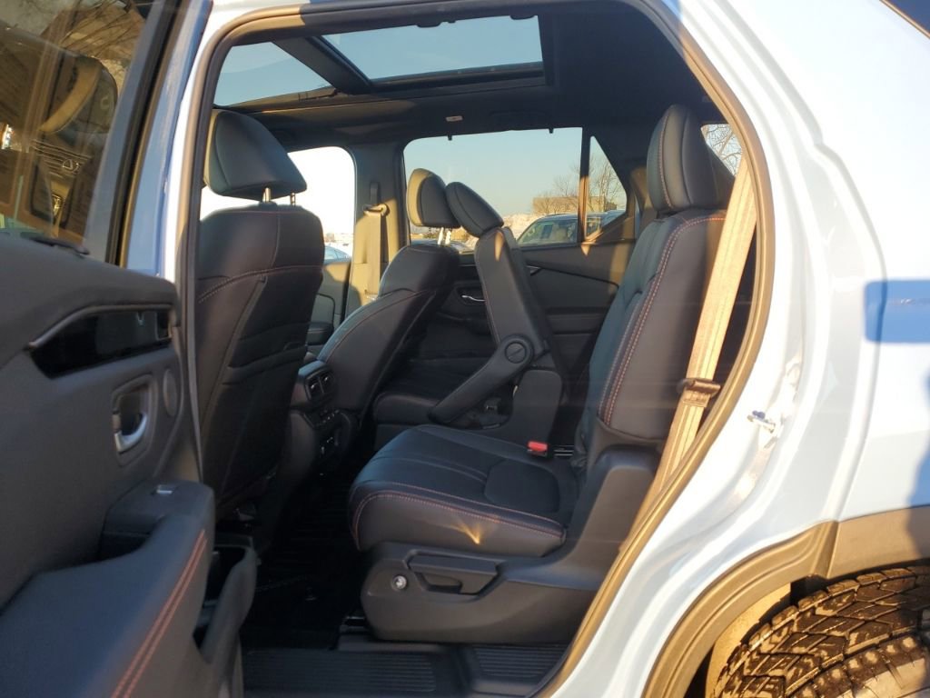 Certified 2025 Honda Pilot TrailSport image 36