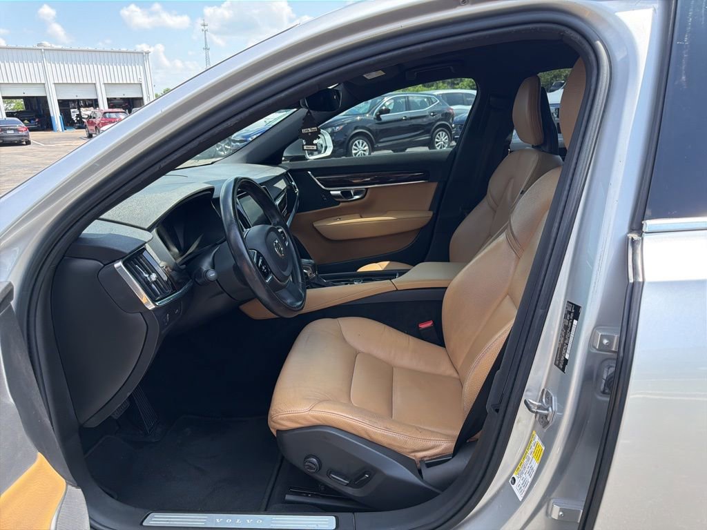 Used 2018 Volvo S90 T5 Momentum w/ Convenience Package image 10