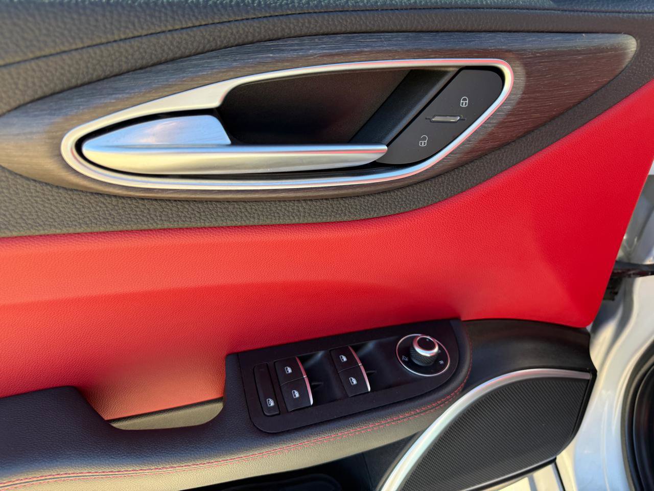 Used 2020 Alfa Romeo Giulia Ti w/ Nero Edizione image 13