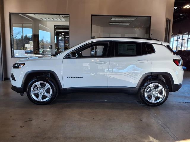 Used 2023 Jeep Compass Latitude w/ Convenience Group image 4