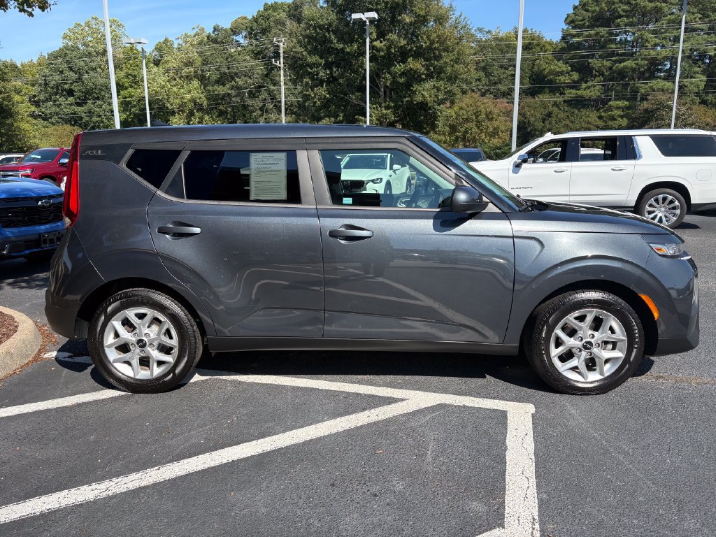 Used 2022 Kia Soul LX w/ Technology Package FWD image 4