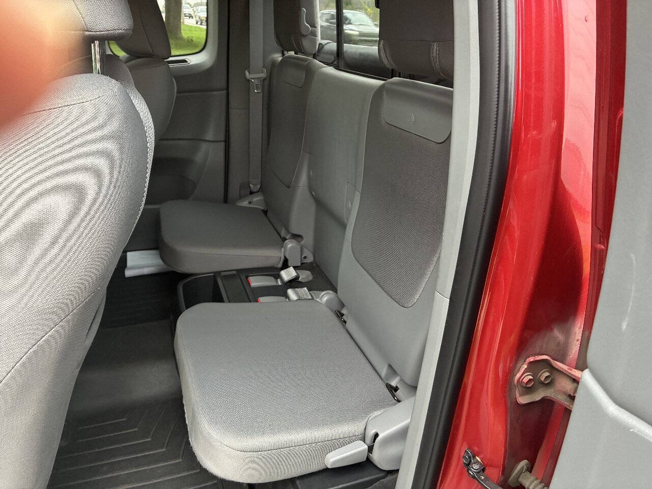 Used 2015 Toyota Tacoma 4x4 Access Cab V6 w/ TRD Sport Package image 7