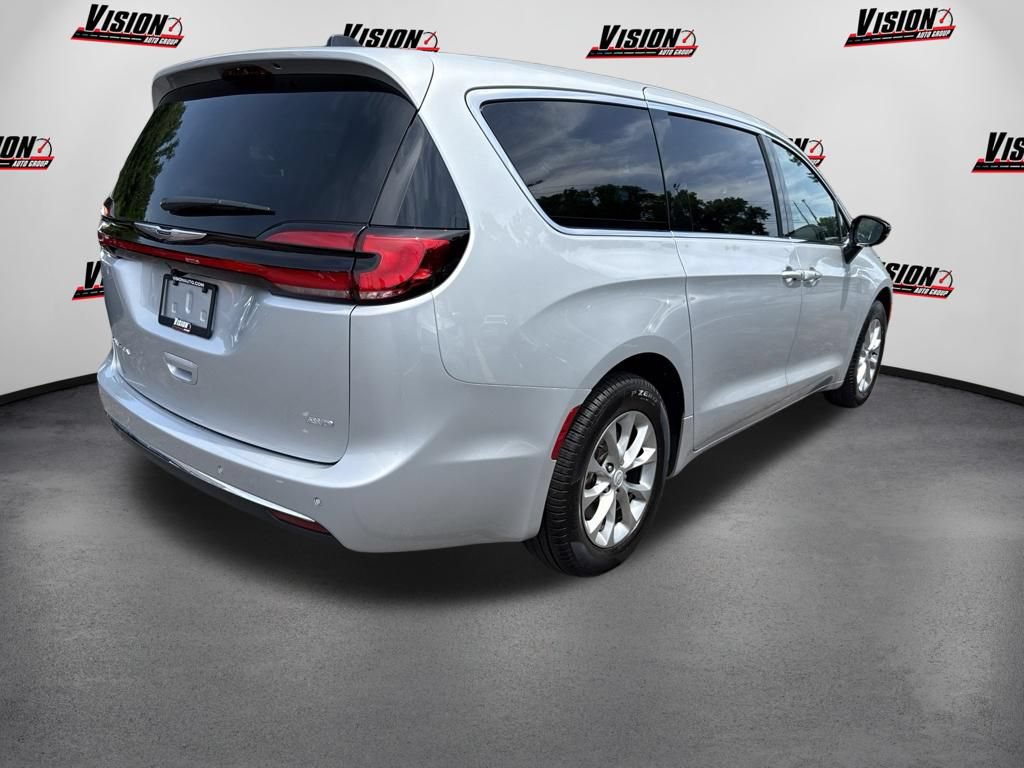 New 2026 Chrysler Pacifica Select AWD/4WD image 5