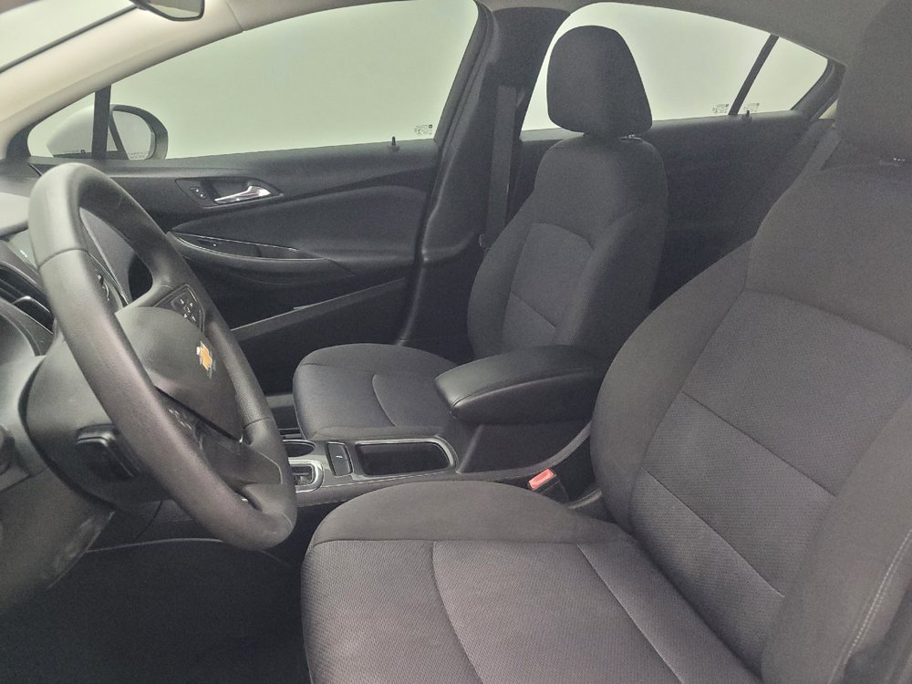 Used 2018 Chevrolet Cruze LT w/ Convenience Package FWD image 17