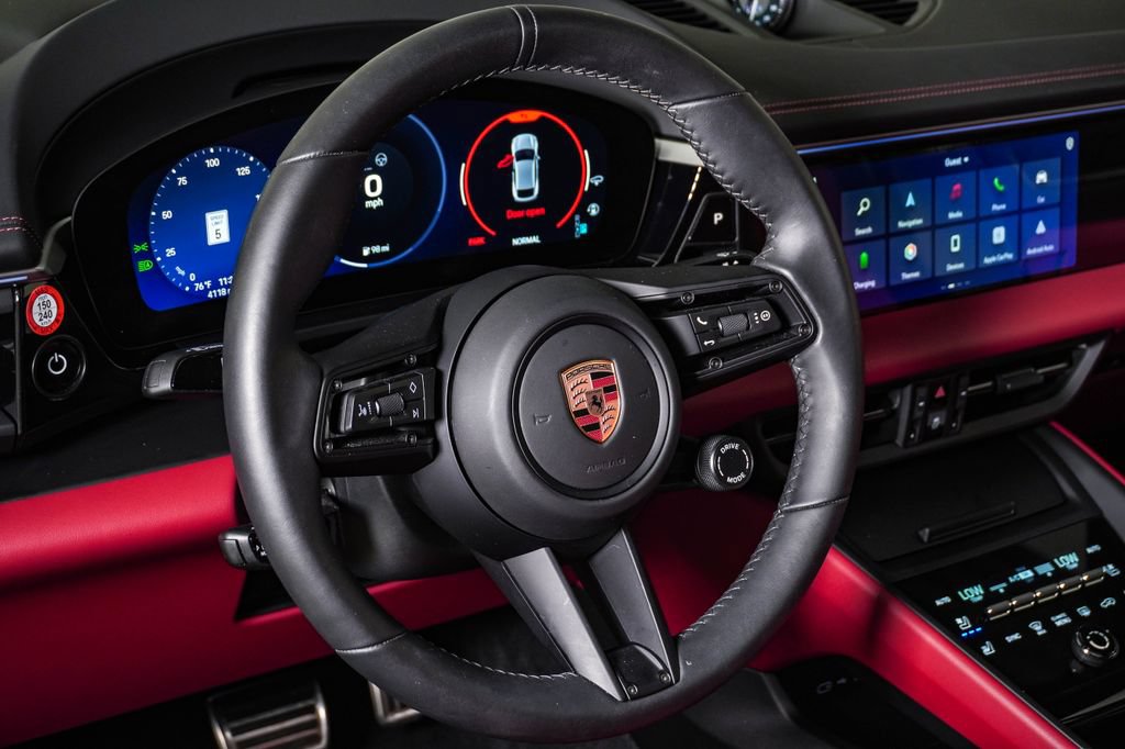 Certified 2025 Porsche Macan 4S Electric AWD/4WD image 18