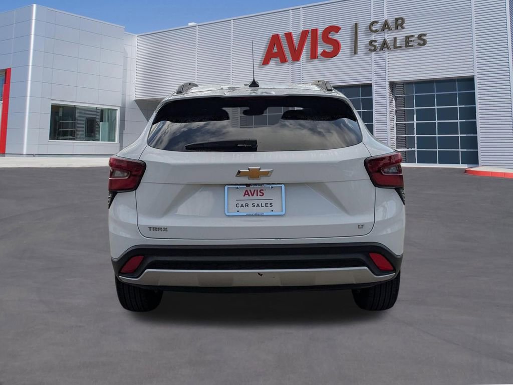 Used 2025 Chevrolet Trax LT w/ LT Convenience Package image 7