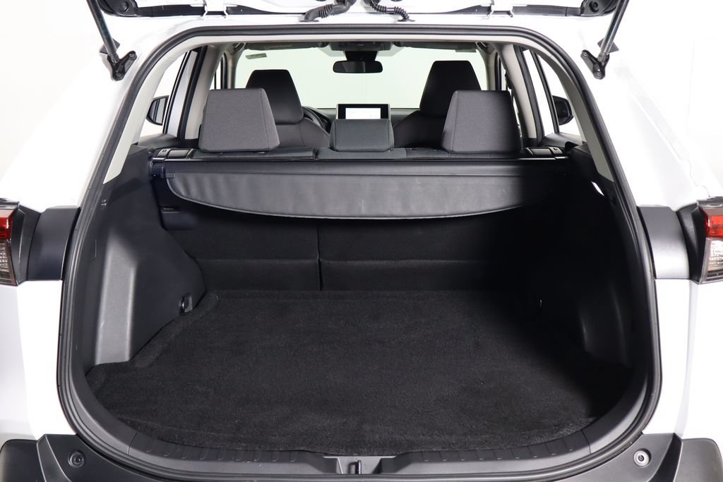 Used 2025 Toyota RAV4 XLE FWD image 17