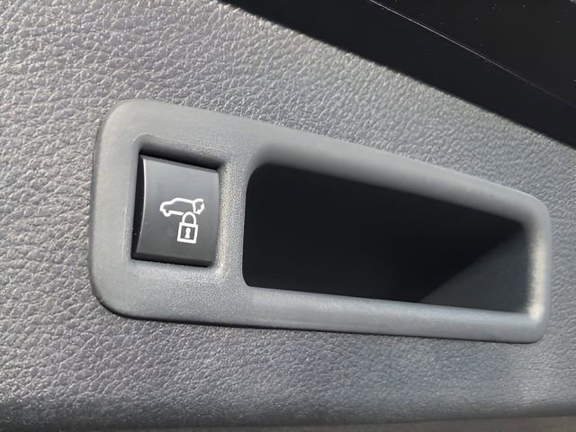 Used 2025 Toyota Sienna Limited image 21