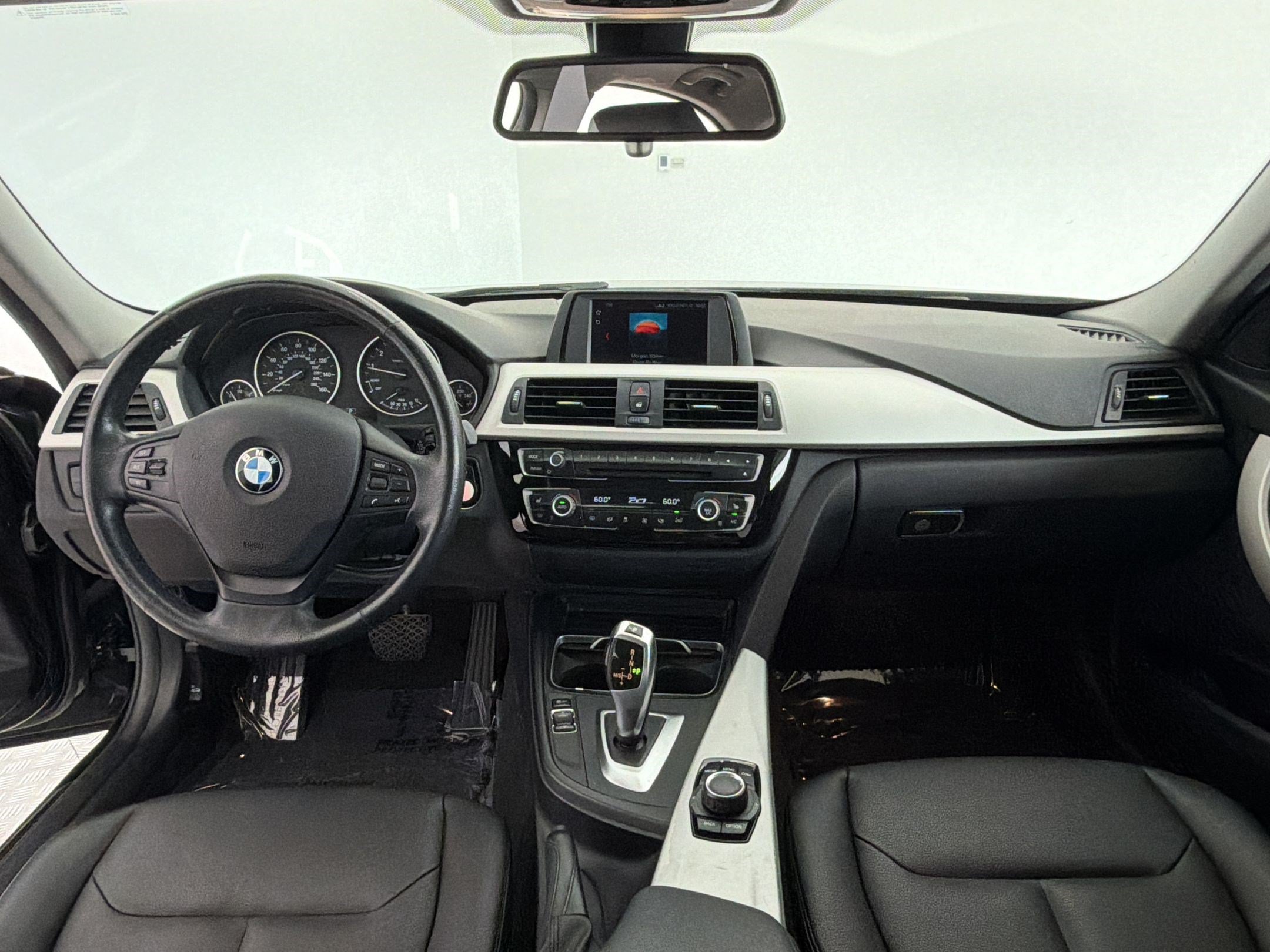 Used 2018 BMW 320i xDrive Sedan AWD/4WD image 16