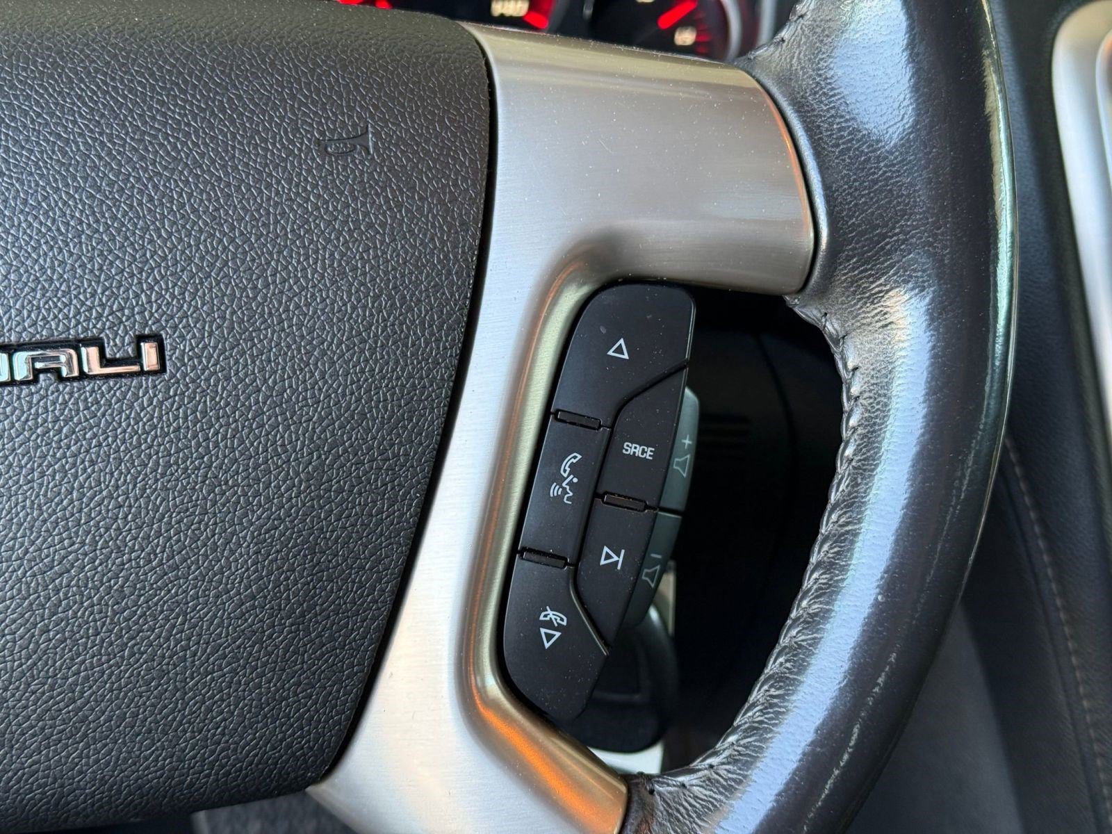 Used 2015 GMC Acadia Denali image 25