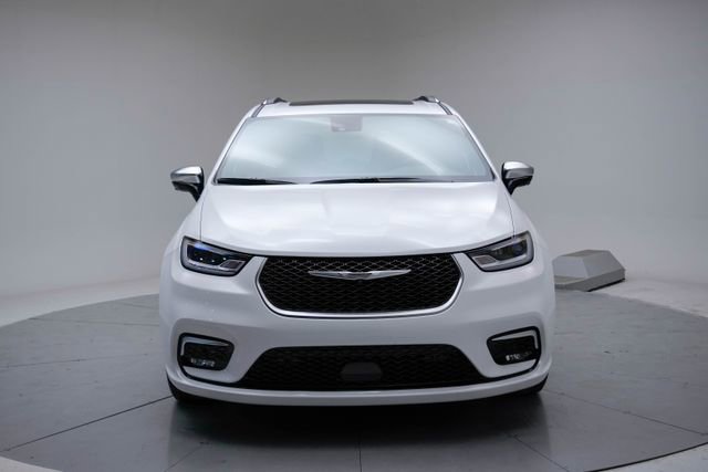 Used 2025 Chrysler Pacifica Pinnacle image 8