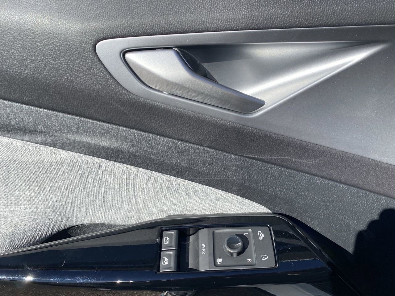 New 2026 Volkswagen ID.4 Pro image 17