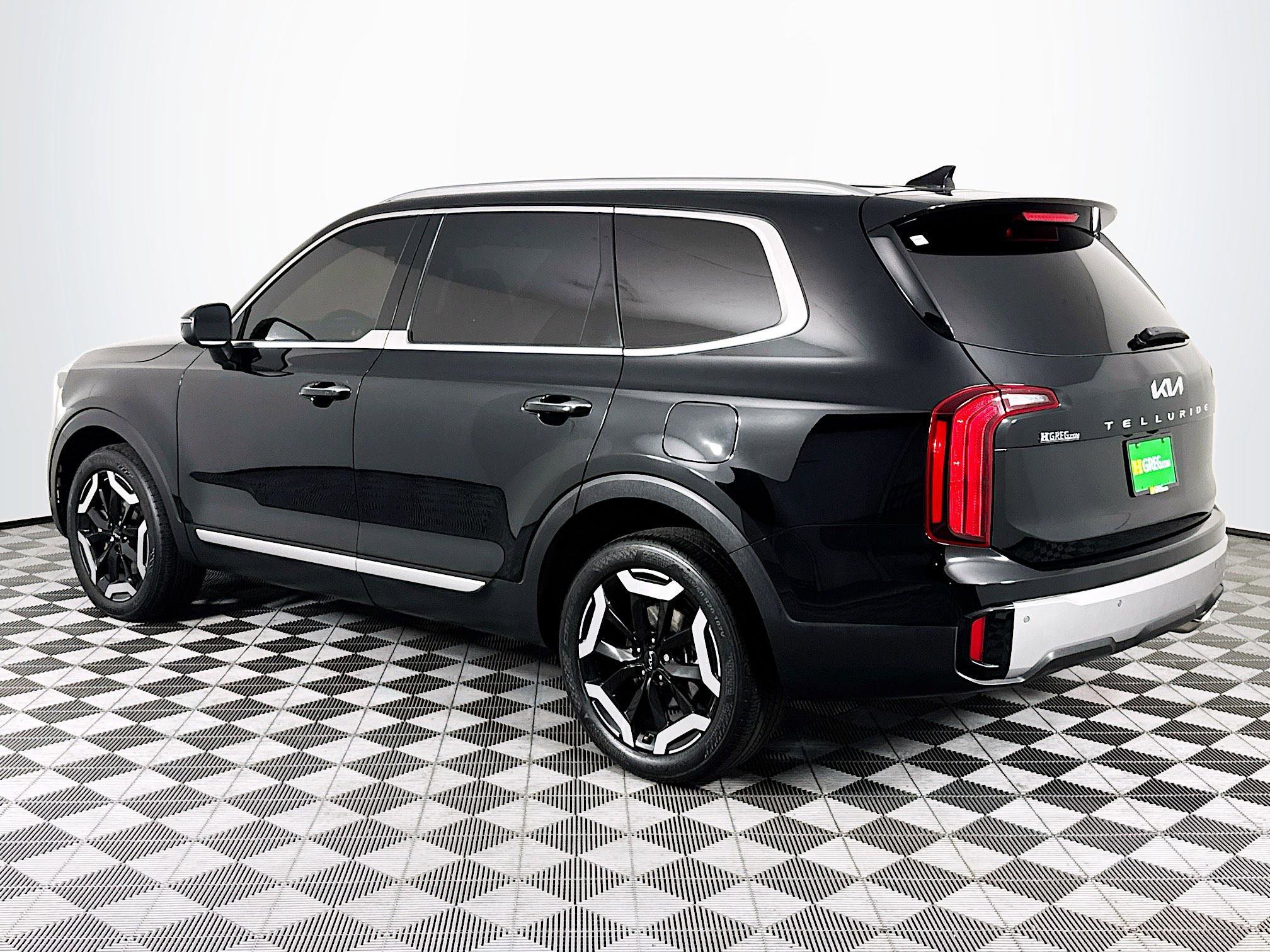 Used 2023 Kia Telluride S image 6