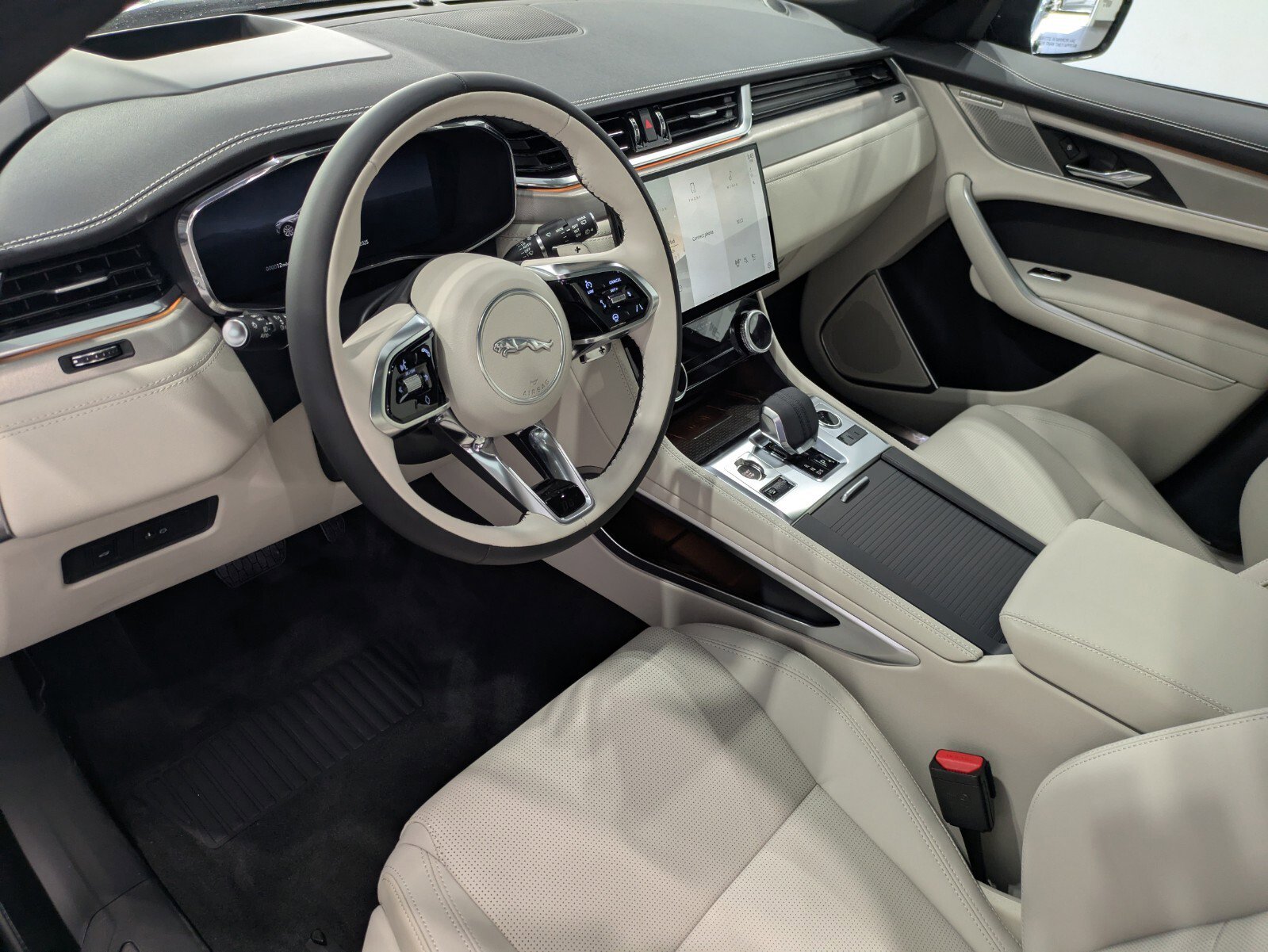 New 2026 Jaguar F-PACE R-Dynamic S image 7
