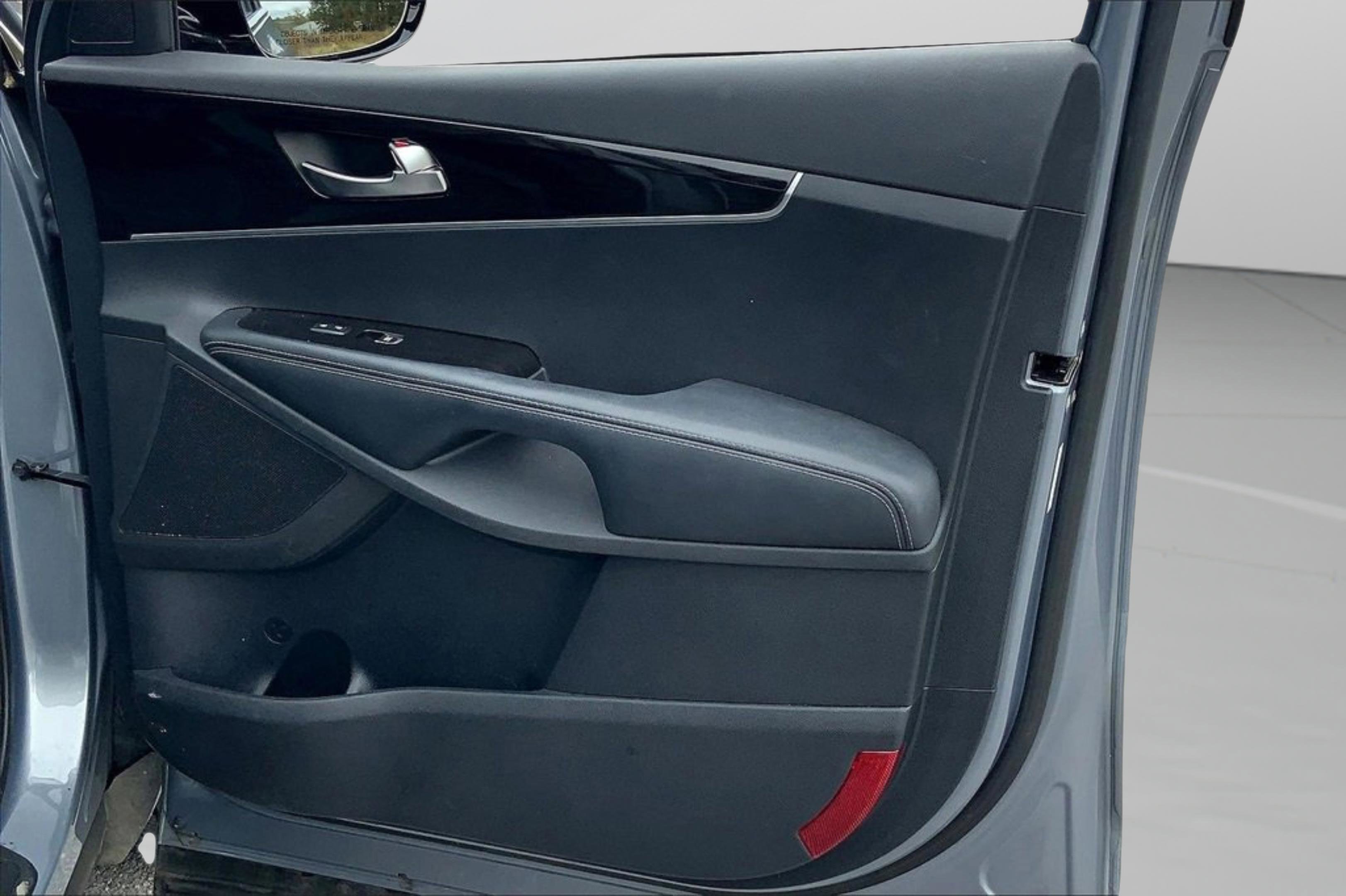 Used 2020 Kia Sorento LX image 25