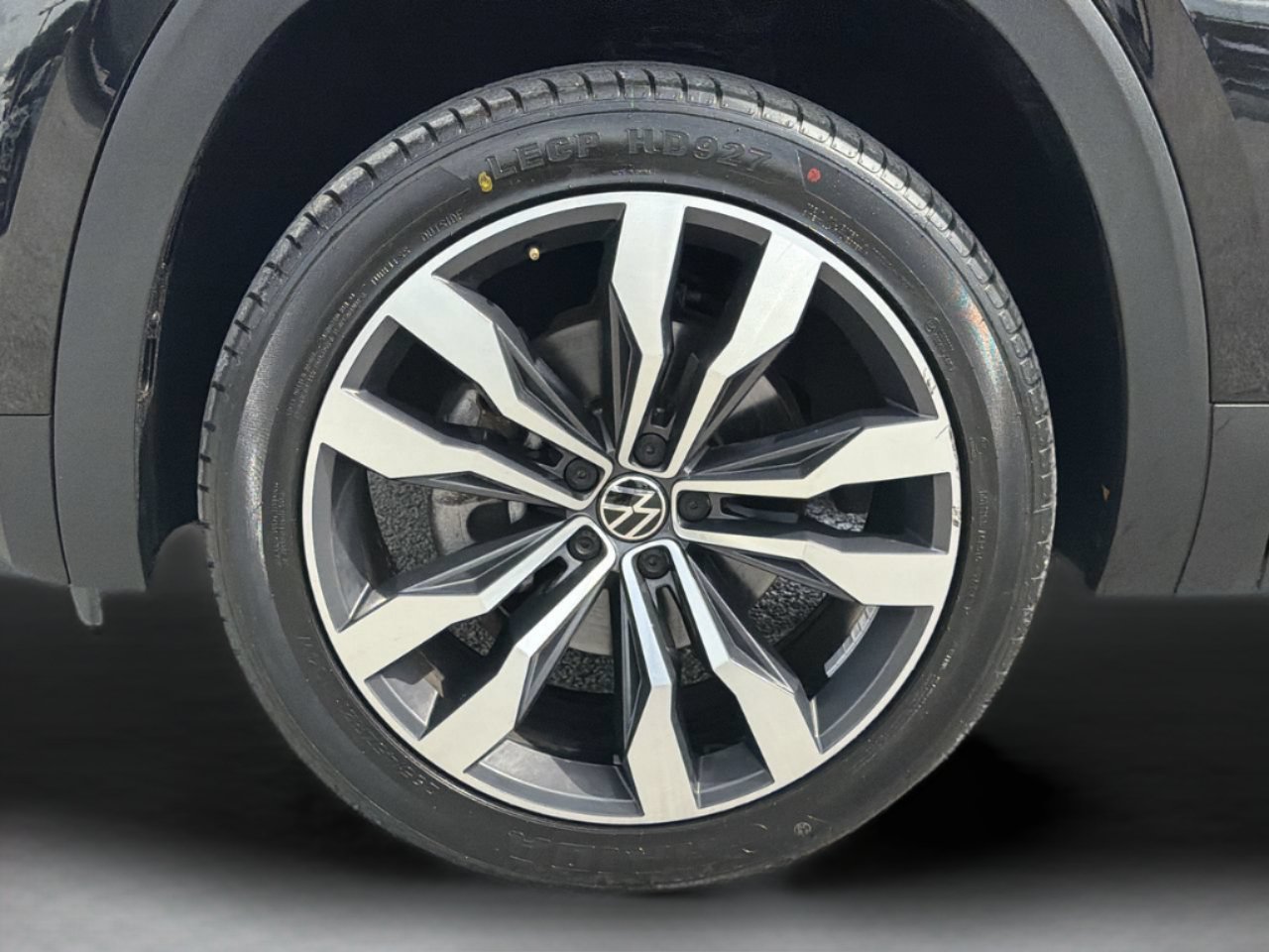 Used 2020 Volkswagen Atlas Cross Sport SEL FWD image 33